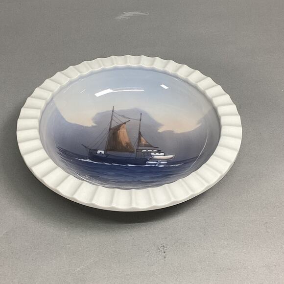 Vintage Lyngby Copenhagen Denmark Handpainted Porcelain Bowl #L97-52 - Picture 1 of 6